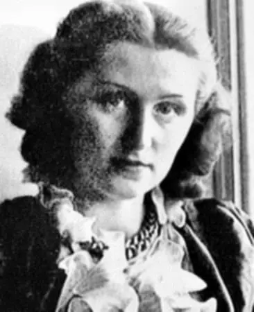 Лида к этому времени едва успела окончить реальное училище Она не знала - фото 471