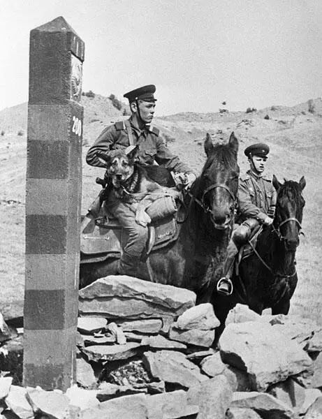 Конный наряд у пограничного столба Первые российские пограничники Илья - фото 105