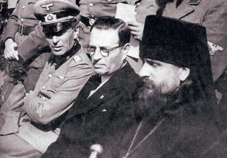 Рядом с властью от Бога Среди духовенства нашлось множество - фото 95
