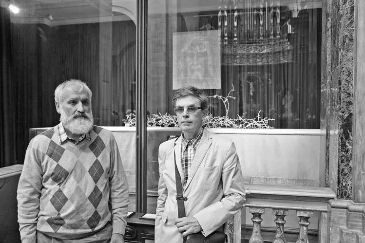 Рис 285 Г В Носовский и А Т Фоменко у раки с Туринской Плащаницей 2014 - фото 285