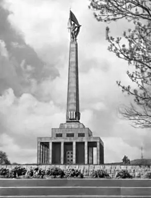 Братислава Памятник воинам Советской Армии на холме Славин Братислава - фото 80