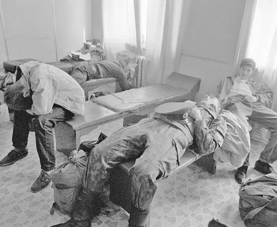 Призывники на ГСП в ожидании службы Эпизод из воспоминаний каплея Узнал про - фото 65