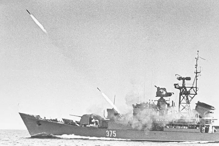 Военный корабль Камчатской флотилии Тихоокеанского флота 70е гг Молодые - фото 71