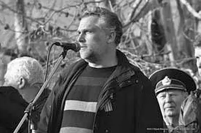 Алексей Чалый на митинге 23 февраля 2014 г в Севастополе Мог ли он при желании - фото 36