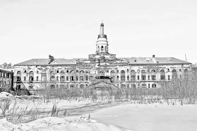 Полузаброшенный Главный корпус Ижевского заводадворца Сожжённый в бунт - фото 82