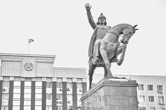 Памятник хану Абулхайру в Актобе Вот теперь Россия согласилась принять казахов - фото 101