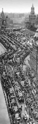 Демонстрация представителей трудящихся 1 мая 1971 Москва Красная площадь - фото 158