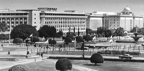 Дели Административное здание на ул Виджай Чаук Делиб Клеман Филибер Лео - фото 122