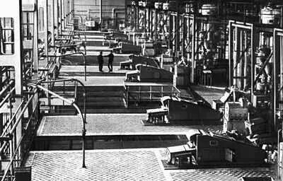 Татарская АССР Казань Один из цехов завода Оргсинтез Татарская АССР Река - фото 379