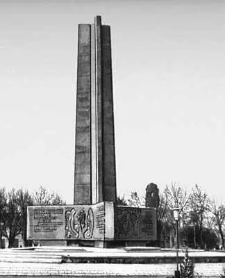 Таджикская ССР Скульптор И З Милашевич архитектор Ю А Маслов при участии - фото 112