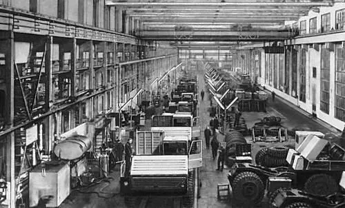 Белорусский автозавод в г Жодино Главный конвейер 1960е гг Архитекторы И - фото 397