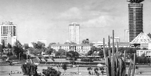 Общий вид города Справа конференццентр Кениаты нач 1970х гг - фото 110