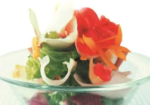 Основная часть закусок к обеду состоит из салатов Своим видом они украшают - фото 2
