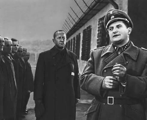 Кадр из фильма Голый среди волков Реж Ф Бейер 1963 Дрезден Площадь - фото 358