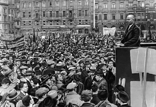 Выступление Э Тельмана на демонстрации в Лейпциге 1930 Восставшие крестьяне - фото 290