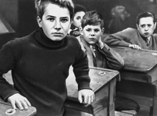 Франция Кадр из фильма 400 ударов Реж Ф Трюффо 1959 Франция - фото 190