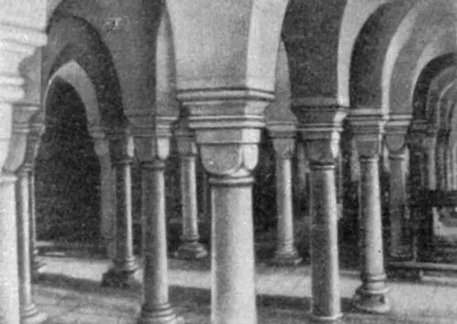 Архитектура Крипта собора в Гурке Освящена в 1174 К Эн Жилой массив - фото 202