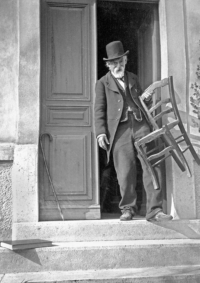 Сезанн на террасе своей мастерской в Лов 13 апреля 1906 Фотография Гертруды - фото 35