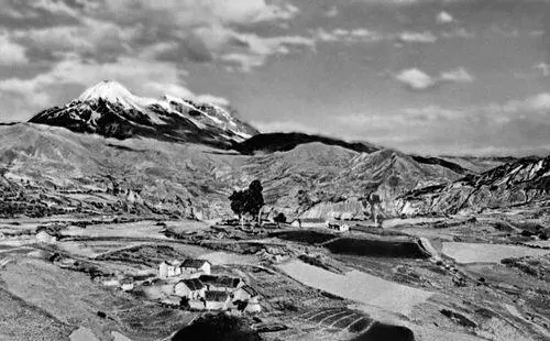Альтиплано на заднем плане вершина Ильимани Фотография южной части озера - фото 152