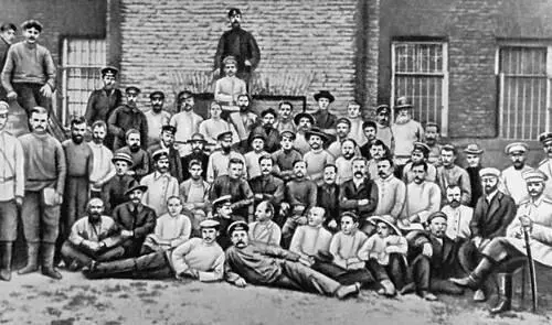 Группа осужденных рабочих участников восстания в Горловке 1906 - фото 39