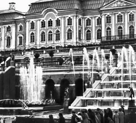 Большой Дворец и Большой каскад с гротом после реставрации проект 1945 Н В - фото 422