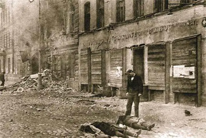 Ленинградцы жертвы первых немецких артобстрелов города Сентябрь 1941 года - фото 383