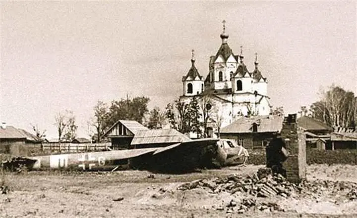 Сбитый и совершивший вынужденную посадку немецкий бомбардировщик Дорнье Do - фото 163