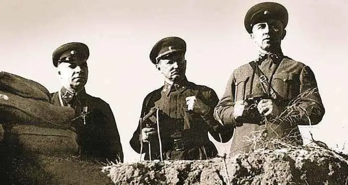 Командование Приморской армии Май 1942 г Слева направо начальник штаба - фото 342