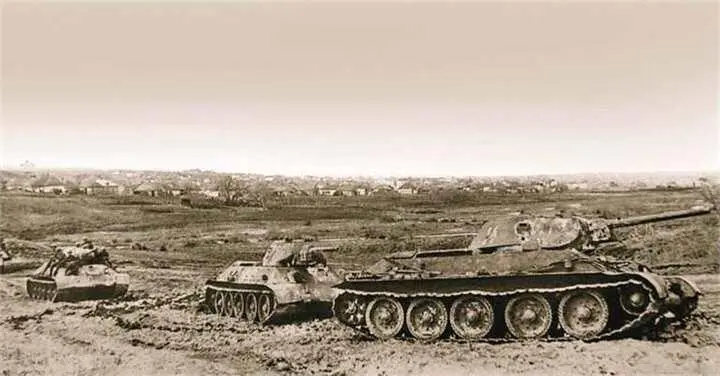 Средние танки Т3476 из состава 5й гвардейской танковой бригады выходят на - фото 447