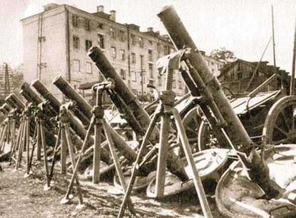 Ставшие немецкими трофеями 120мм советские минометы Киевский котел 1941 г - фото 196