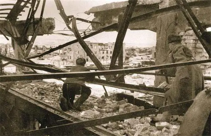 Последние бои в холодных развалинах Сталинграда Осень 1942 года Бронекатер - фото 556