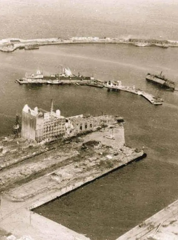 Порт Таллина 1 сентября 1941 года после занятия его немецкими войсками На 22 - фото 386