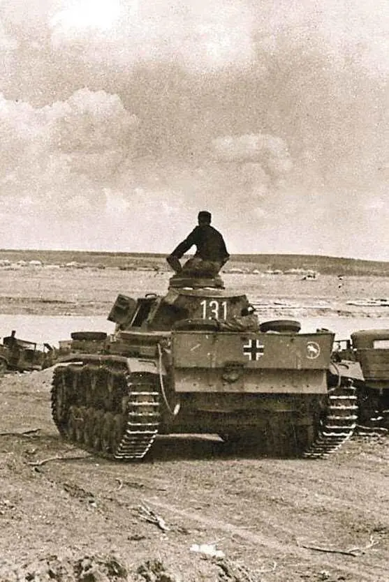 Немецкие средние танки PzKpfw III модификации J из состава 24й танковой - фото 491