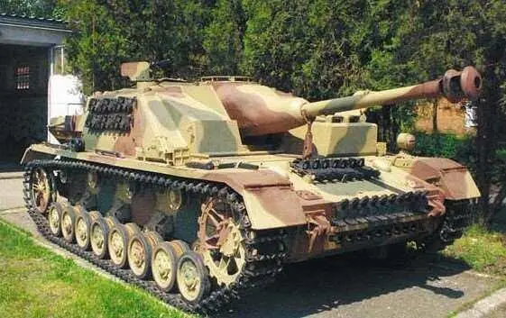 StuG IV немецкое 75мм самоходное штурмовое орудие Осенью 1943 г после - фото 818