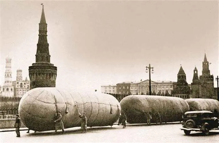 На улицах Москвы аэростаты системы ПВО столицы Советского Союза Аэростаты - фото 220