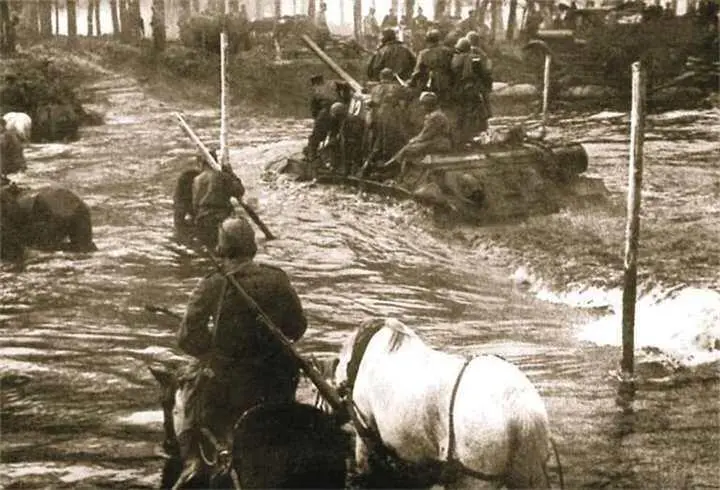 Форсирование Шпрее войсками 3й гвардейской танковой армии Апрель 1945 г - фото 959