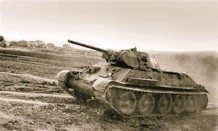 Средний танк Т3476 из состава 5й гвардейской танковой бригады на марше - фото 445