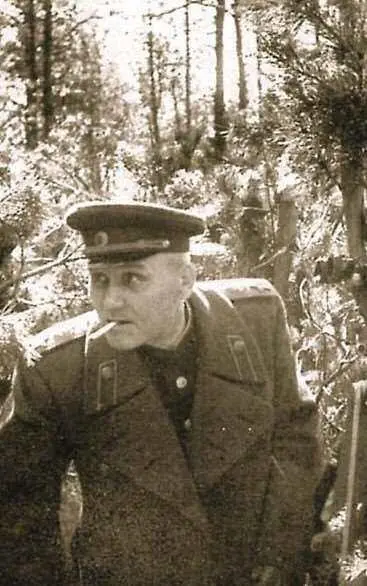 Командующий 1м Украинским фронтом маршал ИС Конев в апреле 1945 г - фото 958