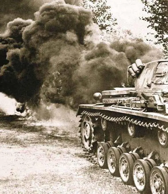 Немецкий огнеметный танк PzKpfw III в действии 1943 год По новому штату - фото 655