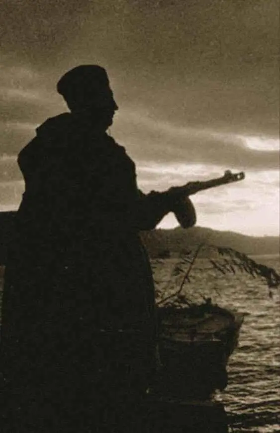 Советский часовой на правом берегу Днепра 1943 г К концу сентября Красная - фото 697