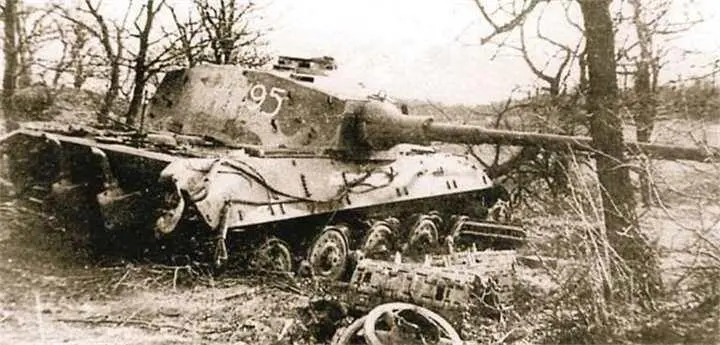 Tiger II потерянный в боях у озера Балатон За взятие Вены советская - фото 790