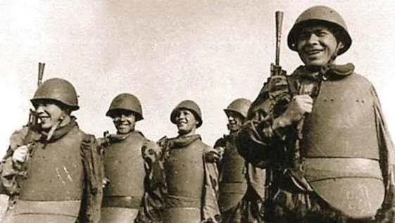 СН42 стальной нагрудник часть снаряжения бойцов штурмовых - фото 916
