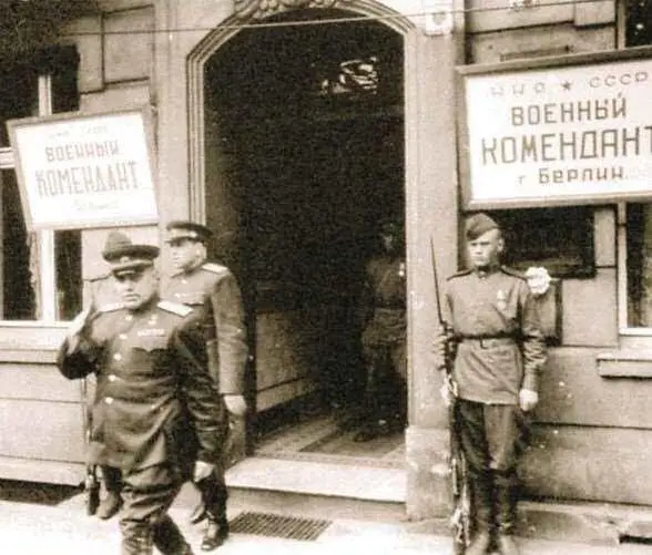 Первый комендант поверженной столицы Третьего рейха генералполковник НЭ - фото 982