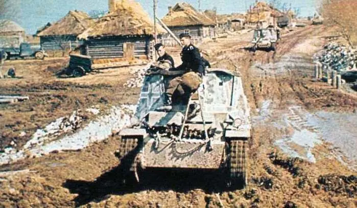 Колонна немецких самоходноартиллерийских установок Marder II SdKfz 131 - фото 628