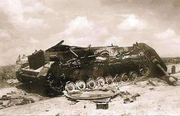 Немецкий танк PzKpfw IV после детонации боекомплекта Район деревни Большое - фото 824