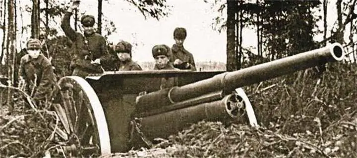 Расчет трехдюймовки под Москвой В боях 1941 г Красная Армия еще широко - фото 232