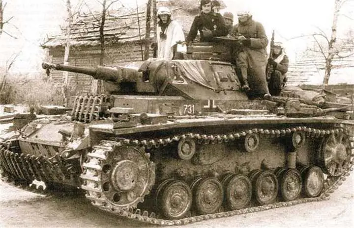Средний танк PzKpfw III немецкой 2й танковой дивизии Ноябрь 1941 года - фото 270