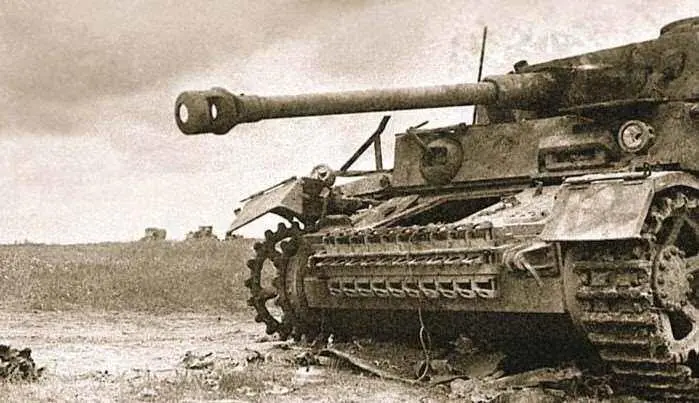 Подбитый на Курской дуге немецкий средний танк PzKpfw IV модификации H или G - фото 673