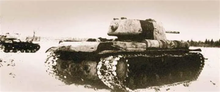 В наступление идут советские тяжелые танки КВ Калининский фронт зима 194243 - фото 479