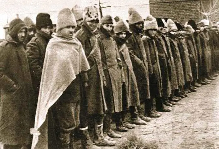 Румынские солдаты захваченные в плен войсками 57й армии Ноябрь 1942 г В - фото 560